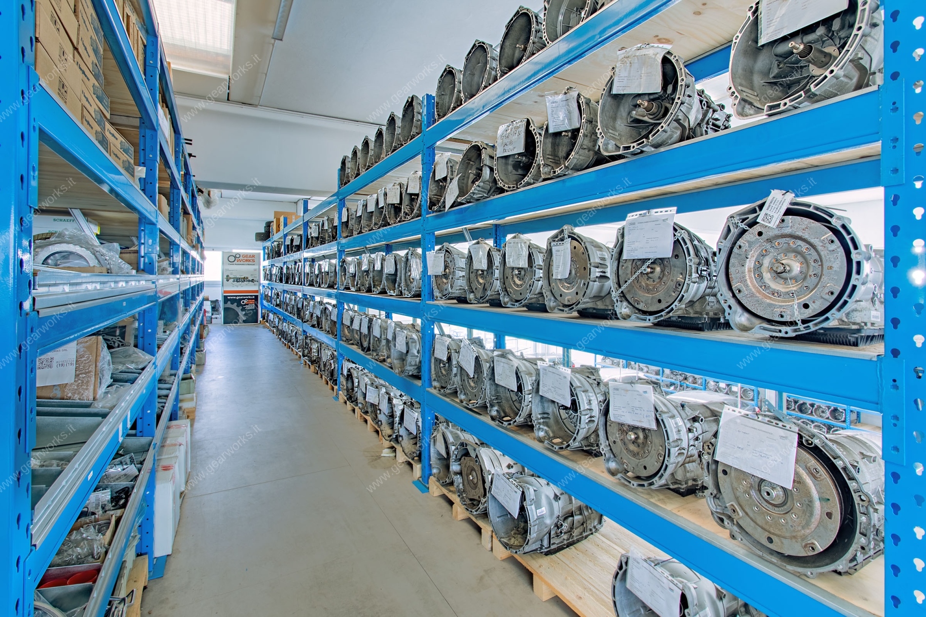 Magazzino cambi automatici e manuali - Gerarworks, via don Ubiali 6. Bagnatica BG